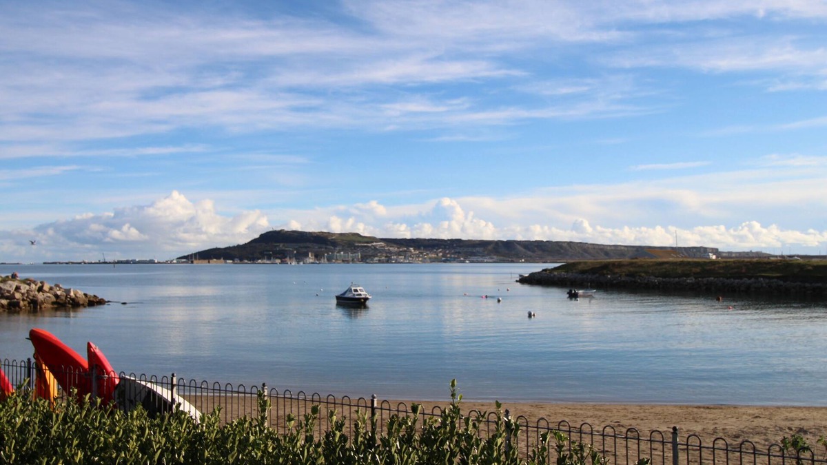 Wyke Regis Cottage | PORTLAND PEBBLE, pet friendly, country holiday cottage in Wyke Regis