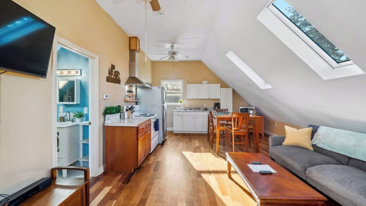 Woodstock House | Portland Urban Lodge | Quiet | Walkable | Near