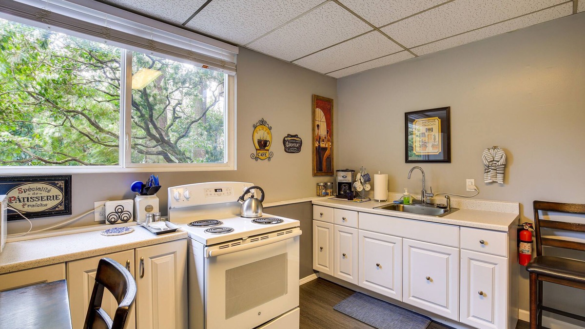 Wilkes East Apartment | Portland Vacation Rental ~ 11 Miles to Downtown
