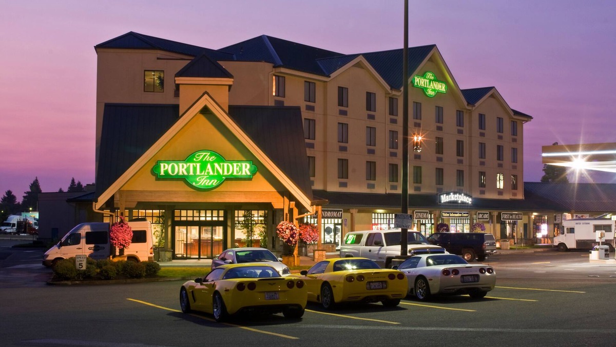 East Columbia Hotel | Portlander Inn and Marketplace