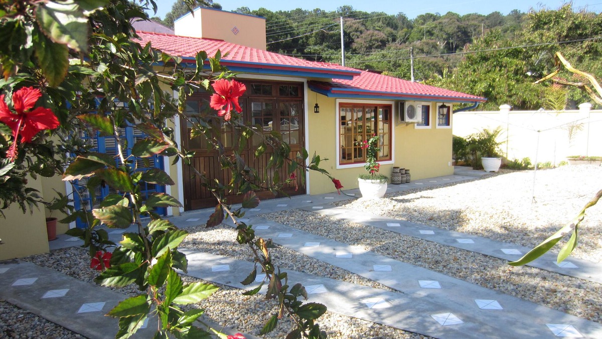 Porto Belo House | Porto Belo : 5 bedrooms : 50m from the beach : accommodates 16 people