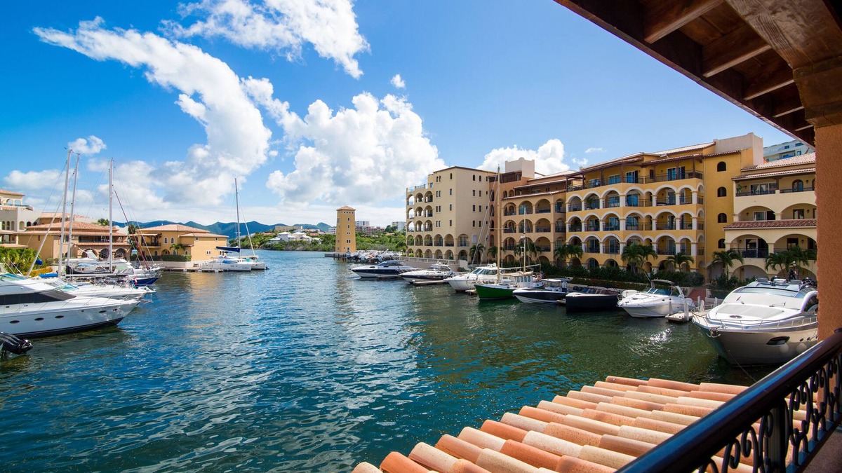 Maho Condo | Porto Cupecoy : Spacious 2 BRS condo on Porto Cupecoy Marina