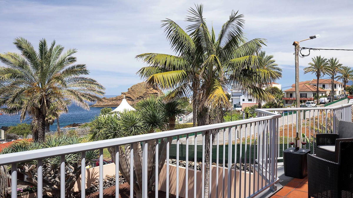 Porto Moniz House | Porto Moniz Villa is the perfect place to replenish your energy. Visit us.