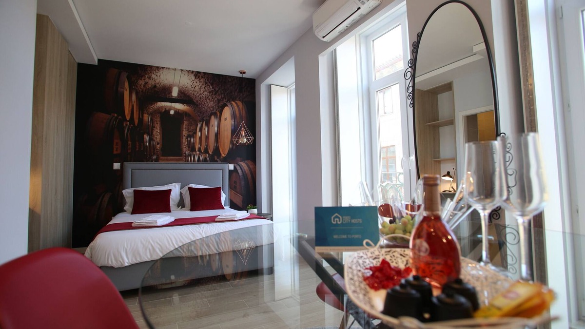 Santa Marinha Apartment | Porto Views & Wines I by Porto City Hosts