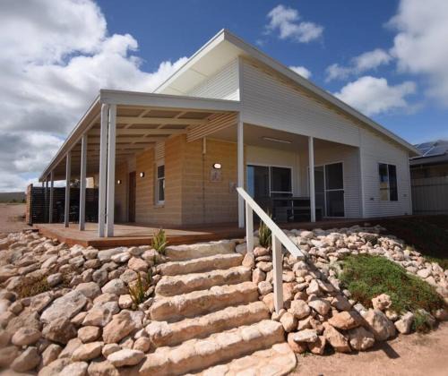 Moonta Bay House | Poseidon's Oasis - Entire Home - Moonta Bay