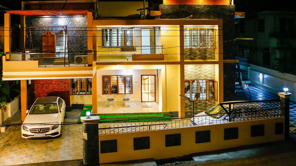 Thrissur House | Posh 7 BHK at BELLJEM Homes inside colony close to city