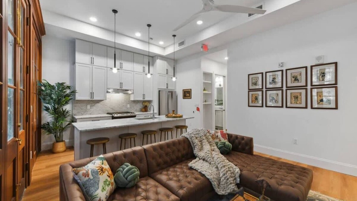 Central Business District Hotel | Posh CBD Condo | Private Courtyard