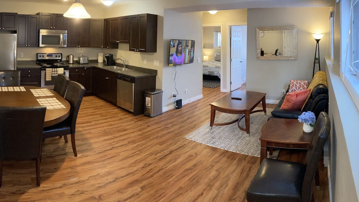 Farmington Apartment | ❤️ Posh, cozy, bright suite ✔Netflix ✔Full Kitchen