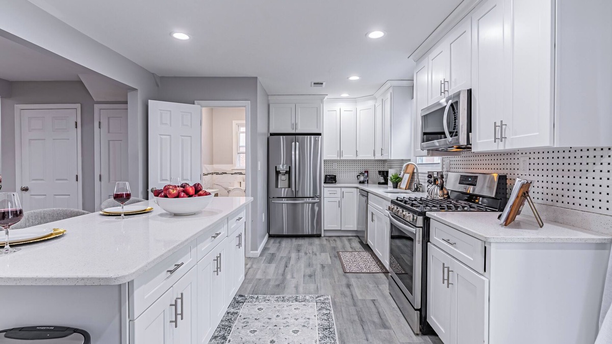 Plainfield House | Posh Living Spacious 4-bedroom Duplex in lovely Plainfield