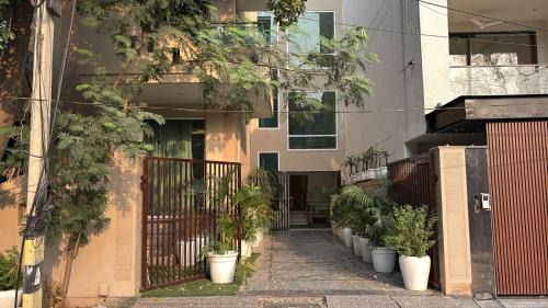 DLF Phase 3 Hotel | Posh Suites - Golf Course Road