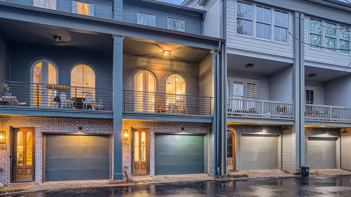 Lake Claire House | Posh Townhome in Beautiful Lake Claire