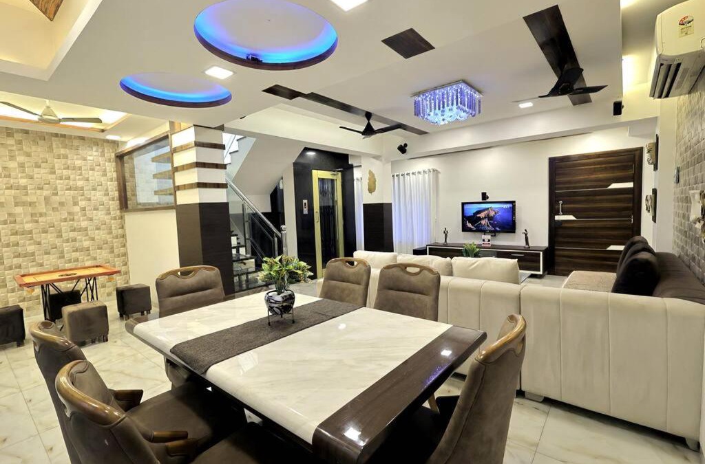 Borivali West Villa | Posh Villa - 4 Bedroom w chef/WIFI upto 13 people