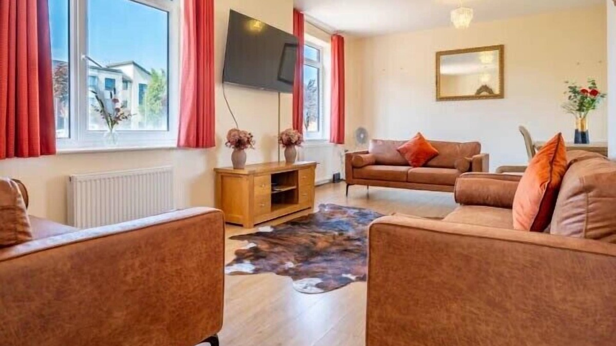 Bletchley House | Posh Wetheringsett in Milton Keynes