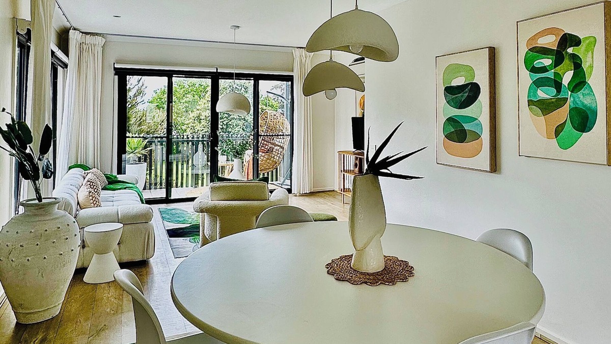 Mornington House | Position perfection - Mornington nWalk to beach and shops