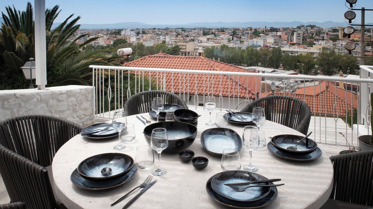 Kalamata Villa | Positivespace Kalamata Heights - Luxus und Historischer Charm mit Ausblick