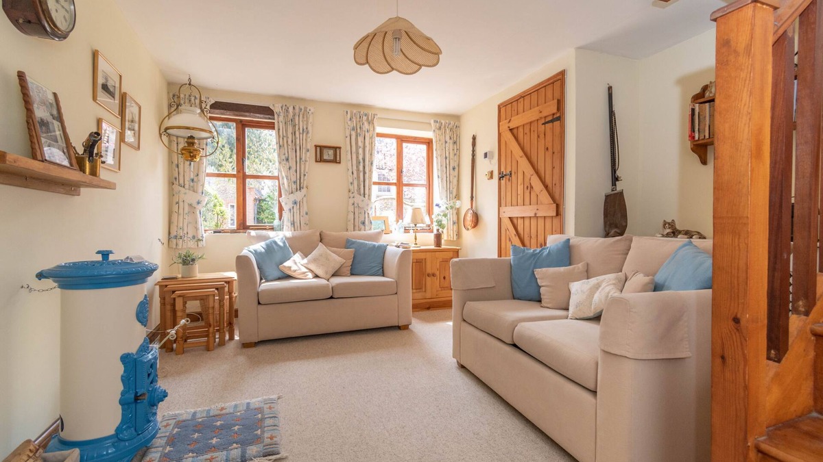 Stiffkey Cottage | Post Box Cottage - a self catering cottage that sleeps 4 guests in 2 bedrooms