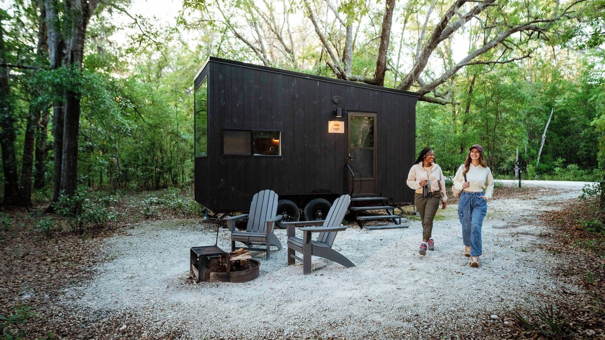 Columbiaville Cabin | Postcard Cabins The Thumb