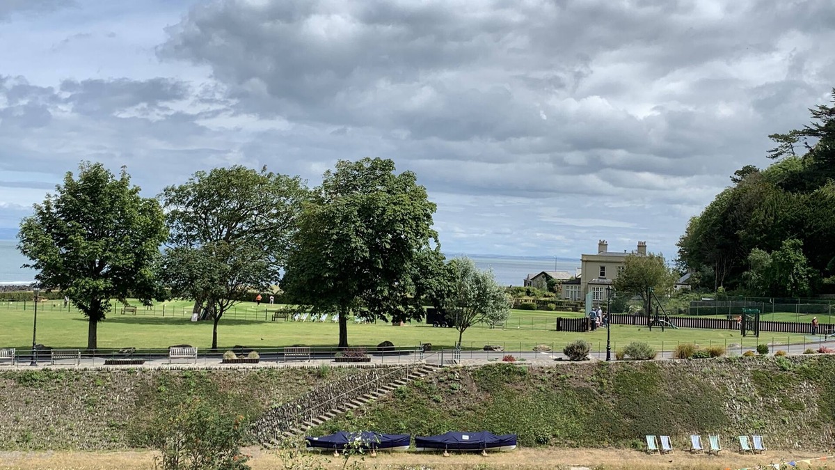 Lynmouth Apartment | POSTMAN'S REST LYNMOUTH SECOND FLOOR APARTMENT OVERLOOKING SEA, PRIVATE PARKING