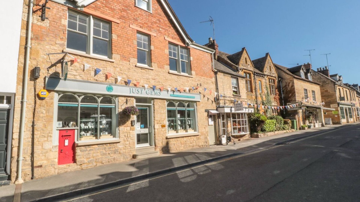 Winchcombe Cottage | POSTMASTER'S LODGING, family friendly, with a garden in Winchcombe