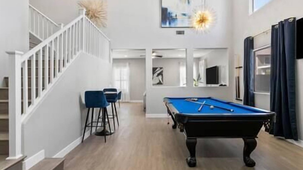 North Las Vegas House | Postmodern 2100sqft 4BR with Pool Table and Arcade