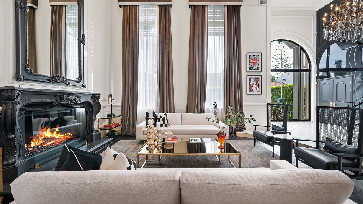 Hollywood Hills West Villa | Postmodern classicist villa just off Sunset Strip
