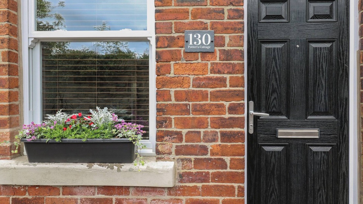 Fulwood Cottage | POTTER’S COTTAGE, family friendly, with a garden in Sheffield