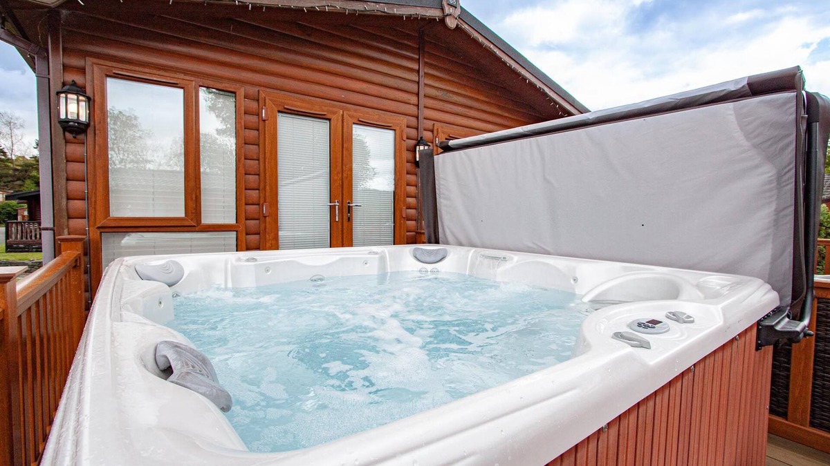 Troutbeck Bridge Cabin | Potters Lodge - a holiday lodge that sleeps 6 guests in 3 bedrooms
