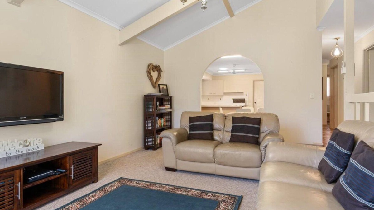 Pottsville Villa | Potts on the Rocks!