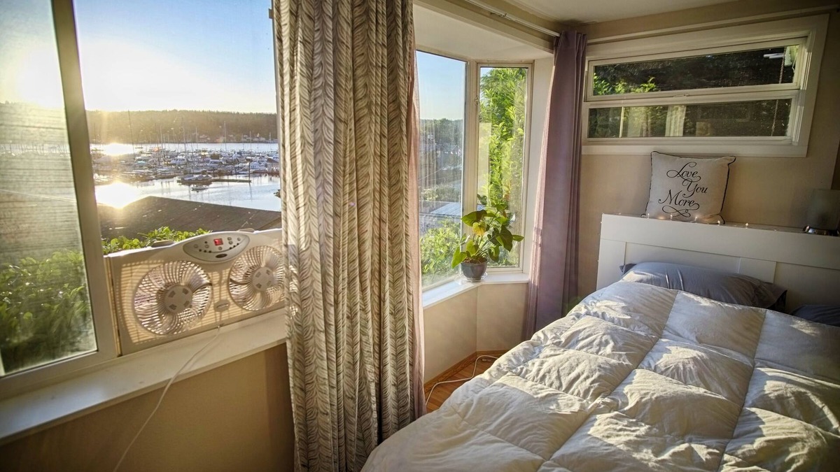 Poulsbo Apartment | Poulsbo Marina and Olympic Hideaway View