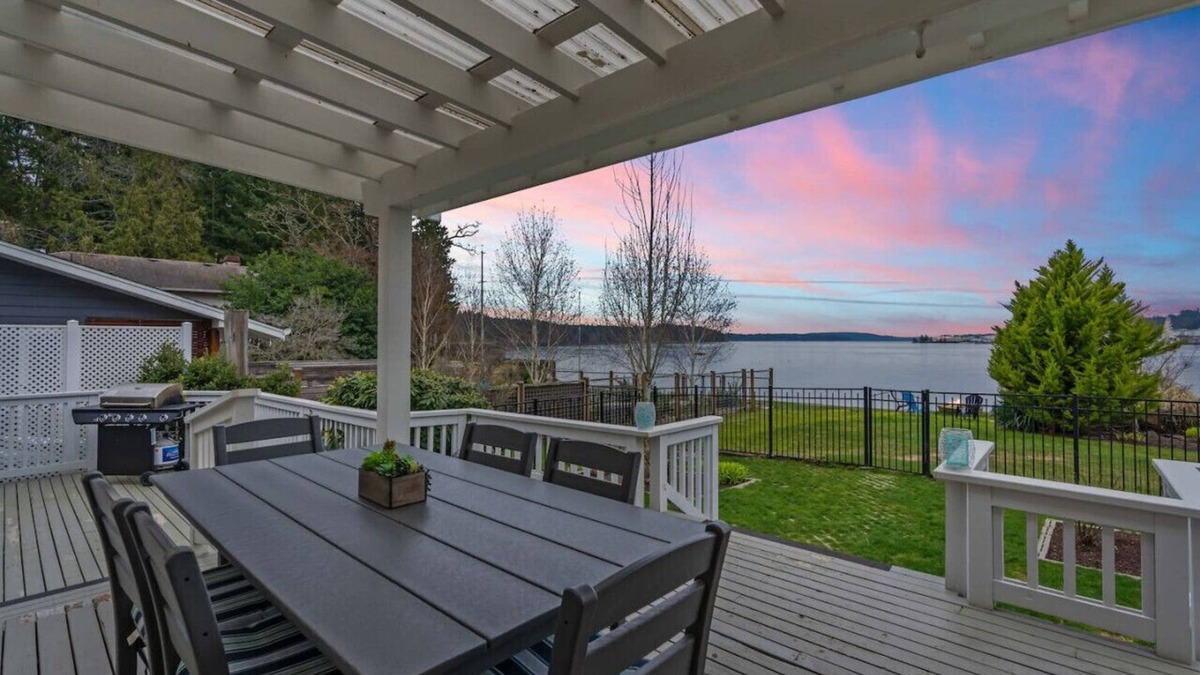 Poulsbo House | Poulsbo Waterfront Oasis