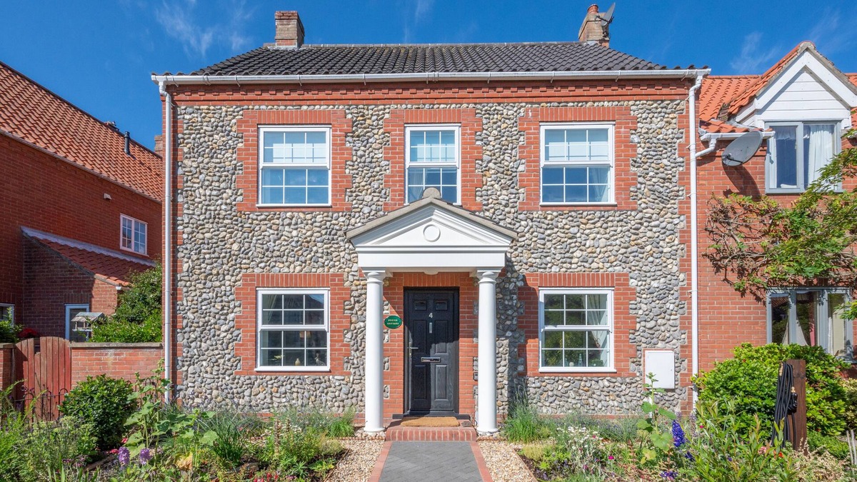 Holt House | Pound Cottage - Three Bedroom House, Sleeps 6