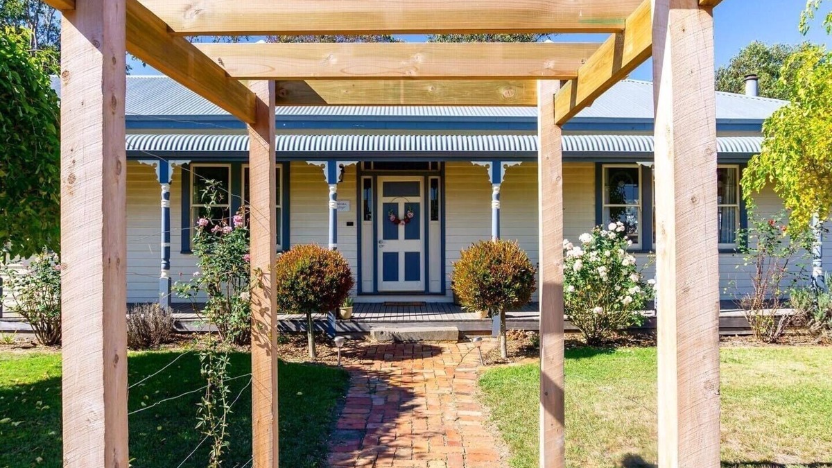 Miners Rest Cottage | Pound Hill Cottage - quiet country getaway