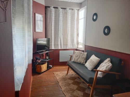 Luxeuil-les-Bains Apartment | Pounette, appartement duplex, centre/thermes