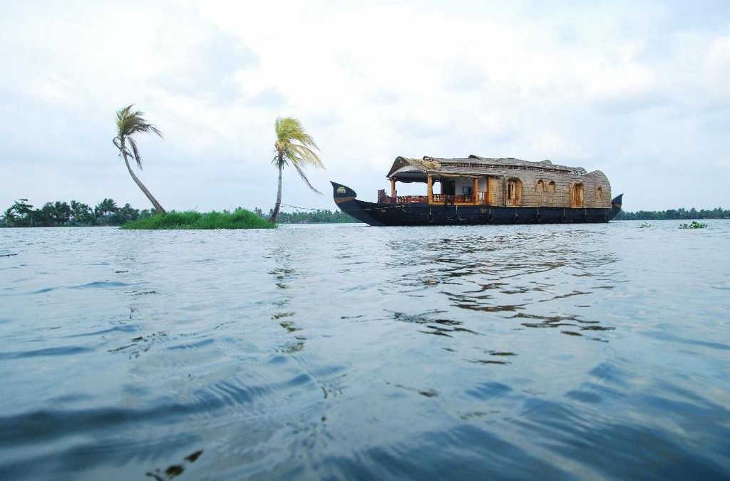 Mullakkal Boat Rental | Pournami Houseboats