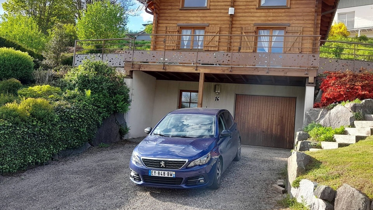 Ramonchamp Ski Chalet | Pourper chalet in the high Vosges entirely wooded with new furniture