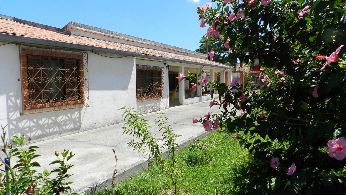 Laranjal House | Pousada das Rosas two blocks from the beach