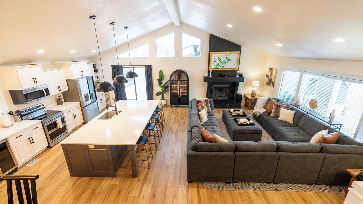 Sandy House | Powder and Pool House close to ski resorts and downtown.