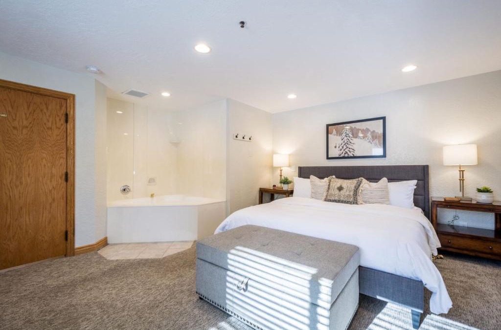 Salt Lake Mountain Resorts Ski Chalet | Powder Hound 1 Bedroom Brighton Chalet