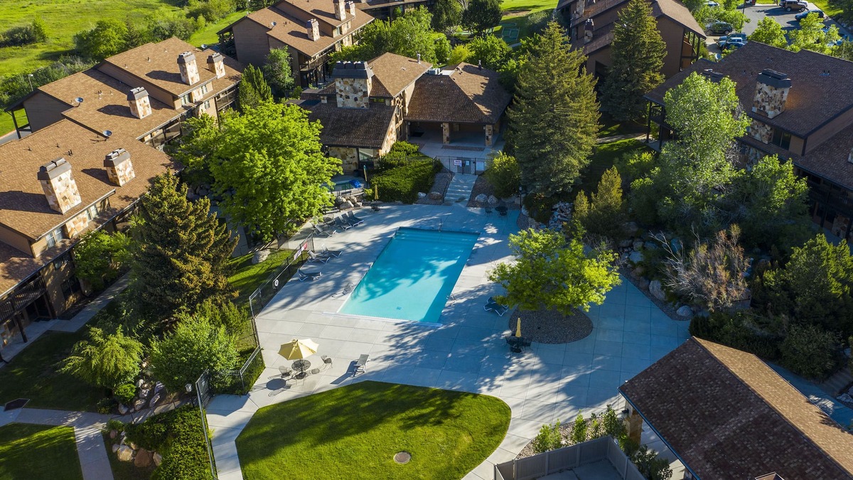 Wolf Creek Condo | Powder Mountain Wolf Lodge 706 Condo Remodeled! Elegant! Outdoor Community Pool