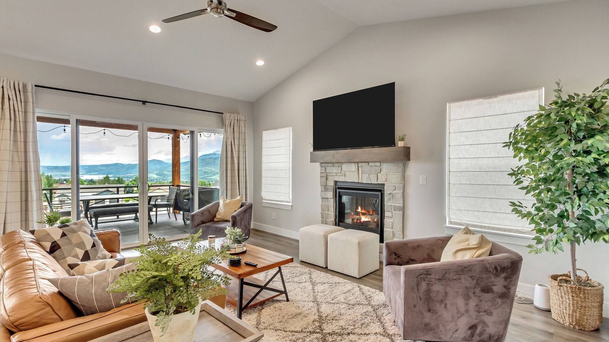 Wolf Creek House | "Powder & Pine" NEW Mountain and Lake View Home in Eden, Utah