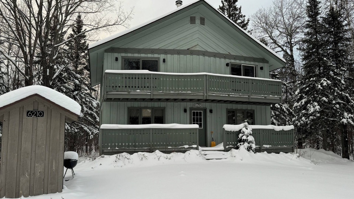 Bessemer Ski Chalet | Powdery Peak Ski Chalet- Where Mountain Memories Begin