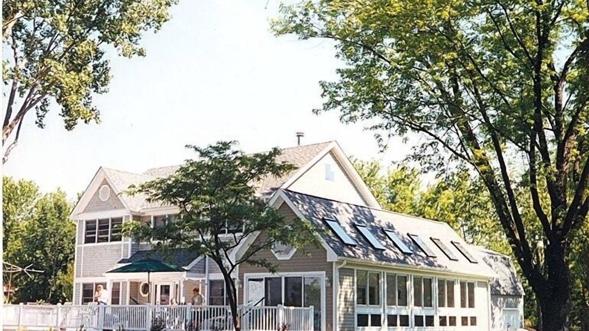 Powers Lake House | Powers Lake spacious retreat