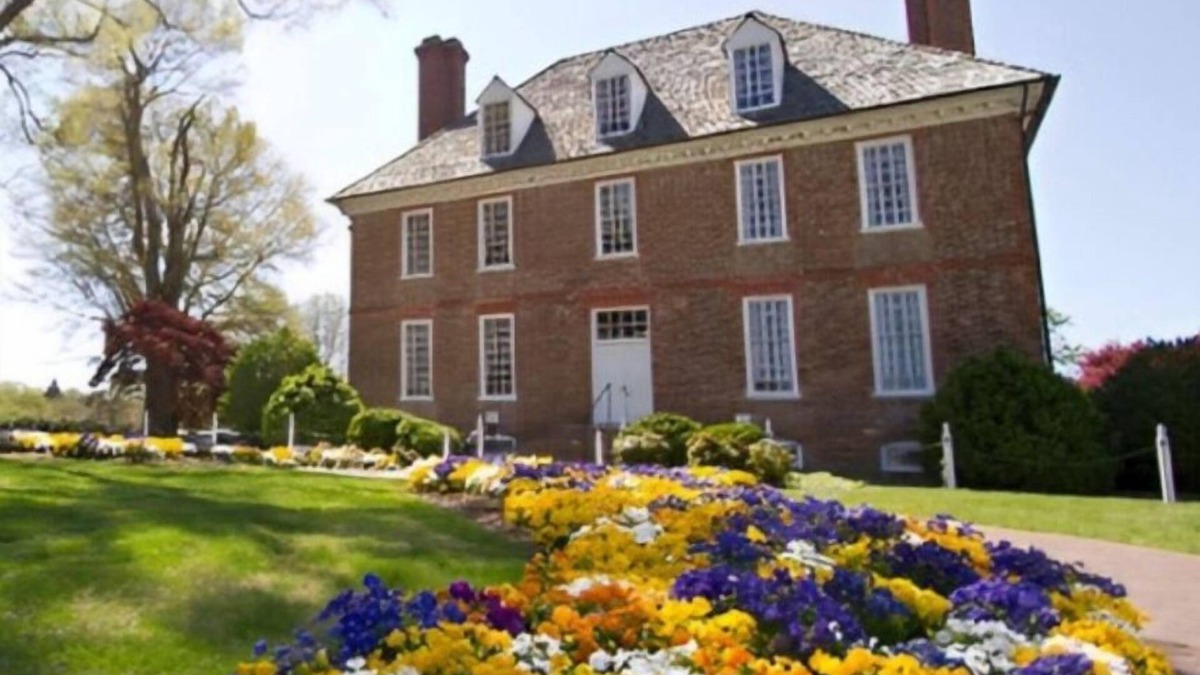 Berkeley Condo | Powhatan 2 bedroom · Historic Charm @ Powhatan! Two Bedroom Suite.