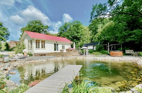 Tollered House | Präriens Pärla