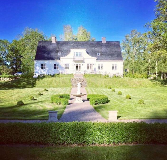 Norra Mellby Villa | Prästgårdsidyll Gästhus med Boutique-känsla