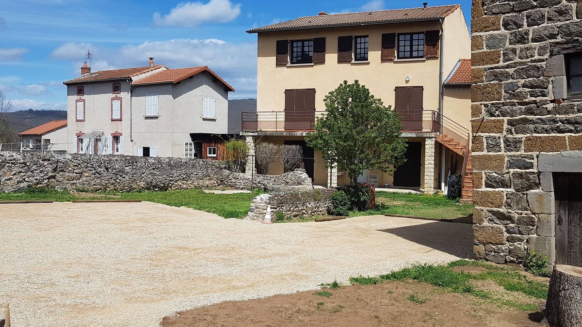 Mazeyrat-d'Allier Apartment | Près de la Rivière