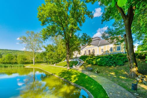 Alsopeteny House | Prónay-kastély