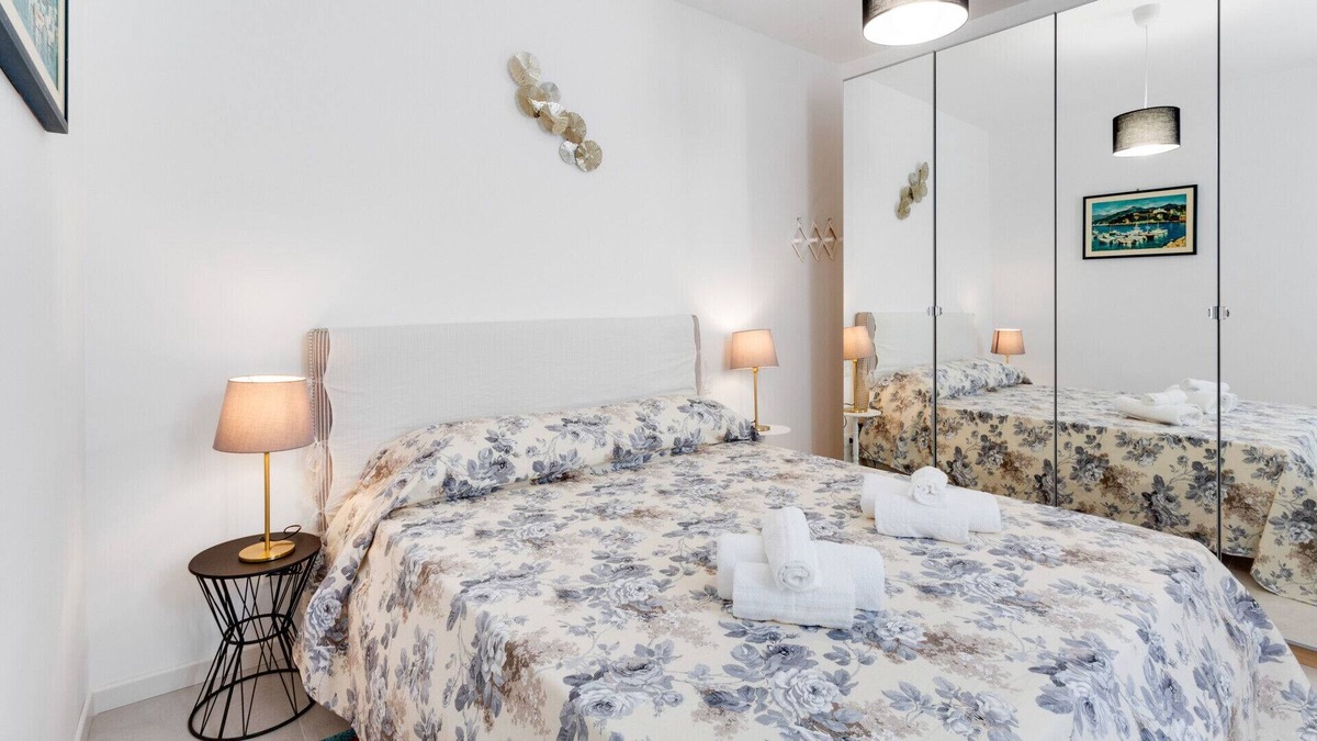 Pra' Apartment | PRA 'Lovely Modern Apartment x4 FREE PARKING