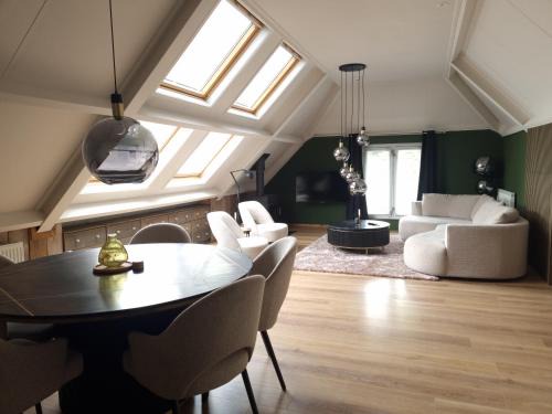 Lochem Apartment | Prachtig en zeer ruim vakantie-appartement "BijFlore"