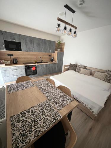 Tuchomerice Apartment | Prague Airport Family Lodging